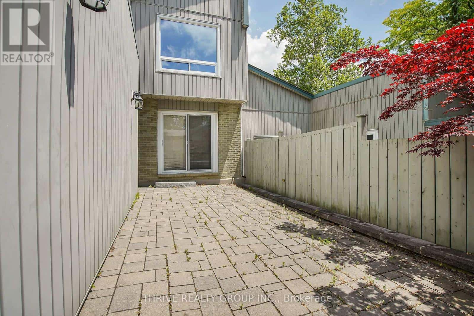 663 WOODCREST BOULEVARD — London South (South M), Ontario - Photo 4 of 40