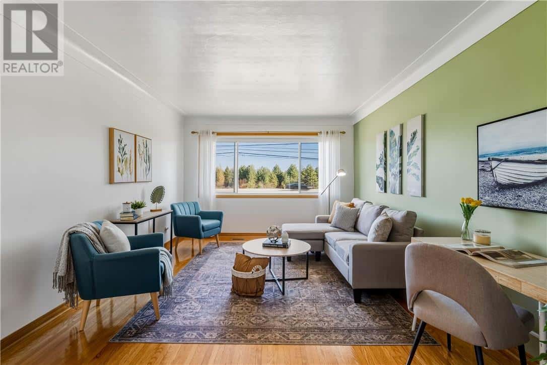 3673 Clarence Street — Val Caron, Ontario - Photo 4 of 27