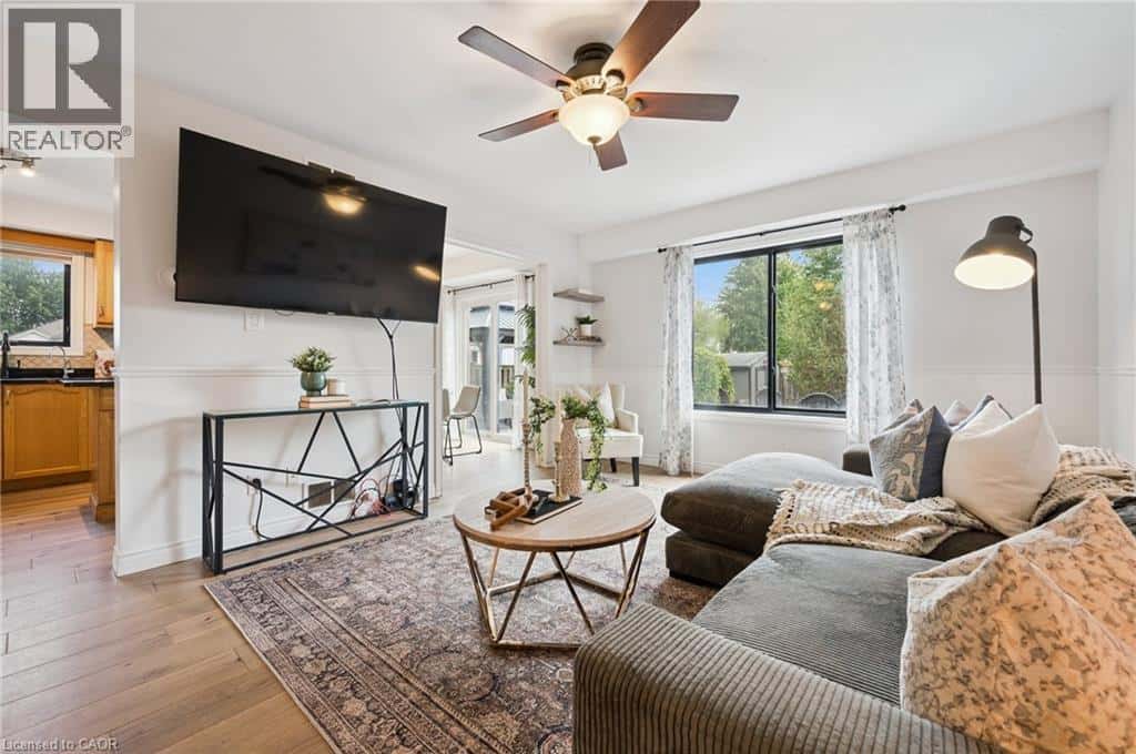 313 MILLBURN Boulevard — Fergus, Ontario - Photo 5 of 28