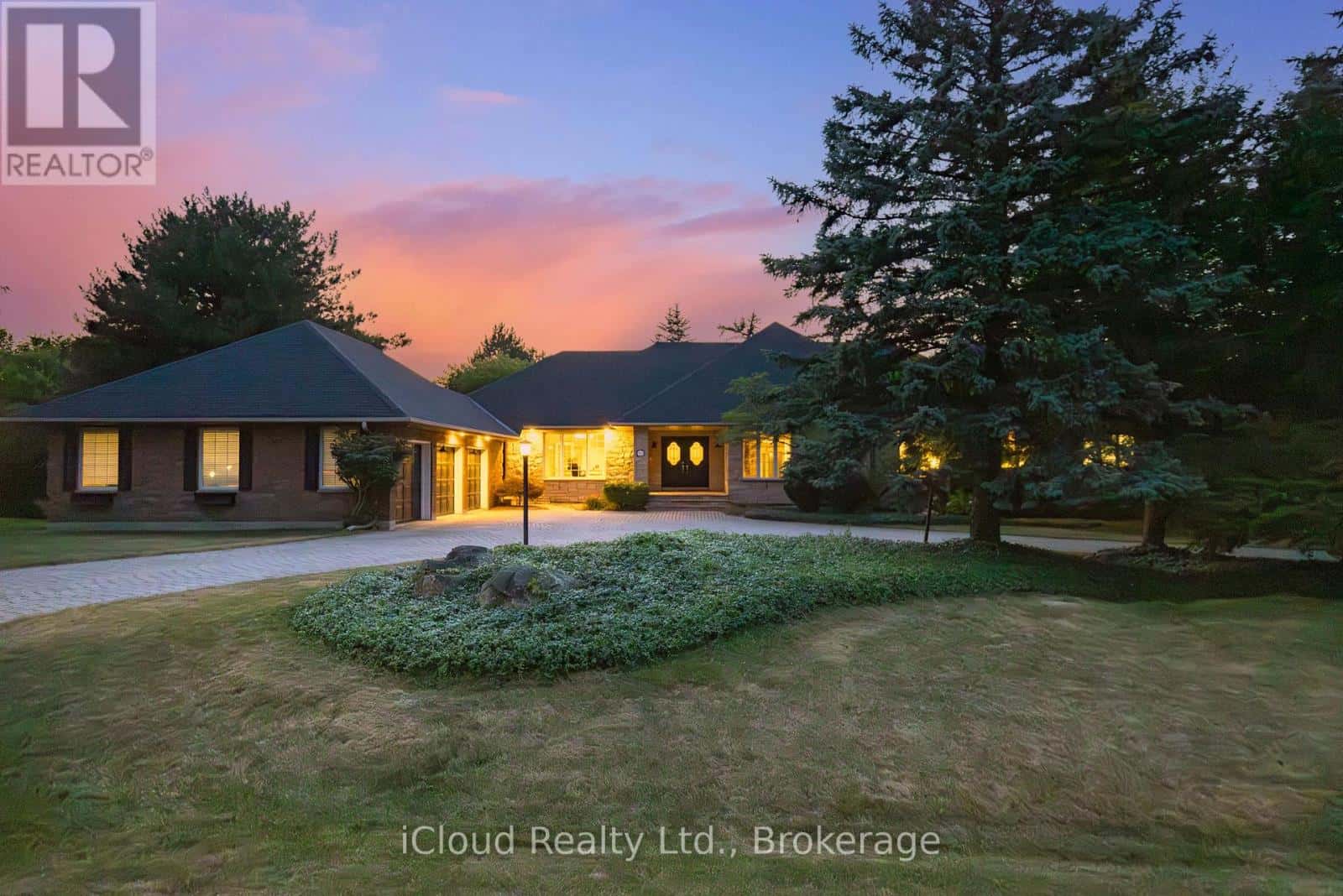 163 WHEELIHAN WAY — Milton (Campbellville), Ontario - Photo 2 of 42