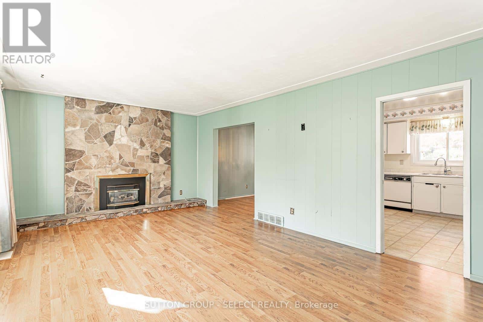 323 BASE LINE ROAD W — London South (South D), Ontario - Photo 3 of 39