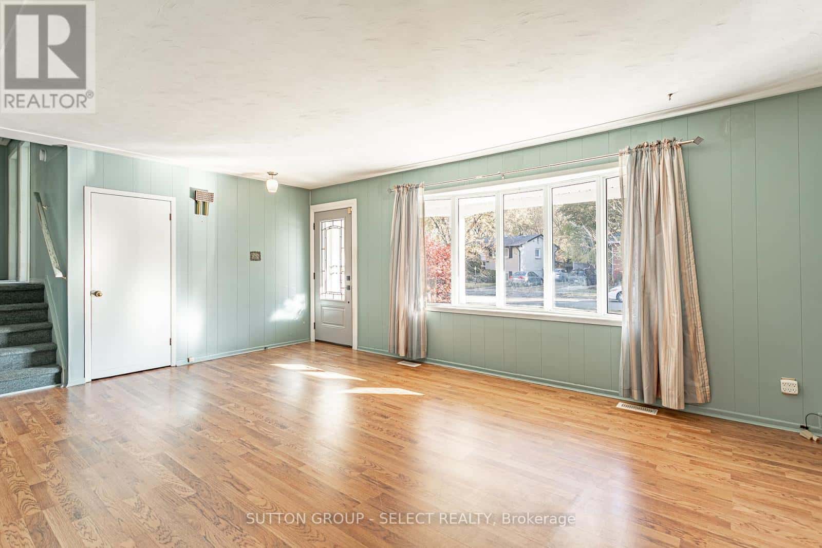 323 BASE LINE ROAD W — London South (South D), Ontario - Photo 5 of 39