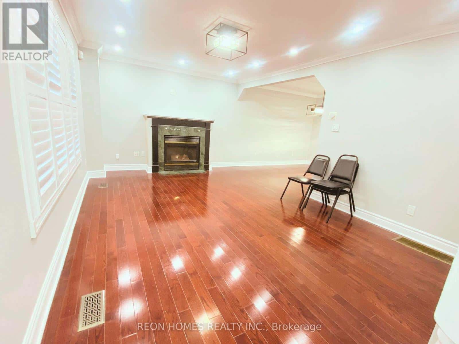 (MAIN) - 724 SHEPPARD AVENUE — Pickering (Woodlands), Ontario - Photo 3 of 19