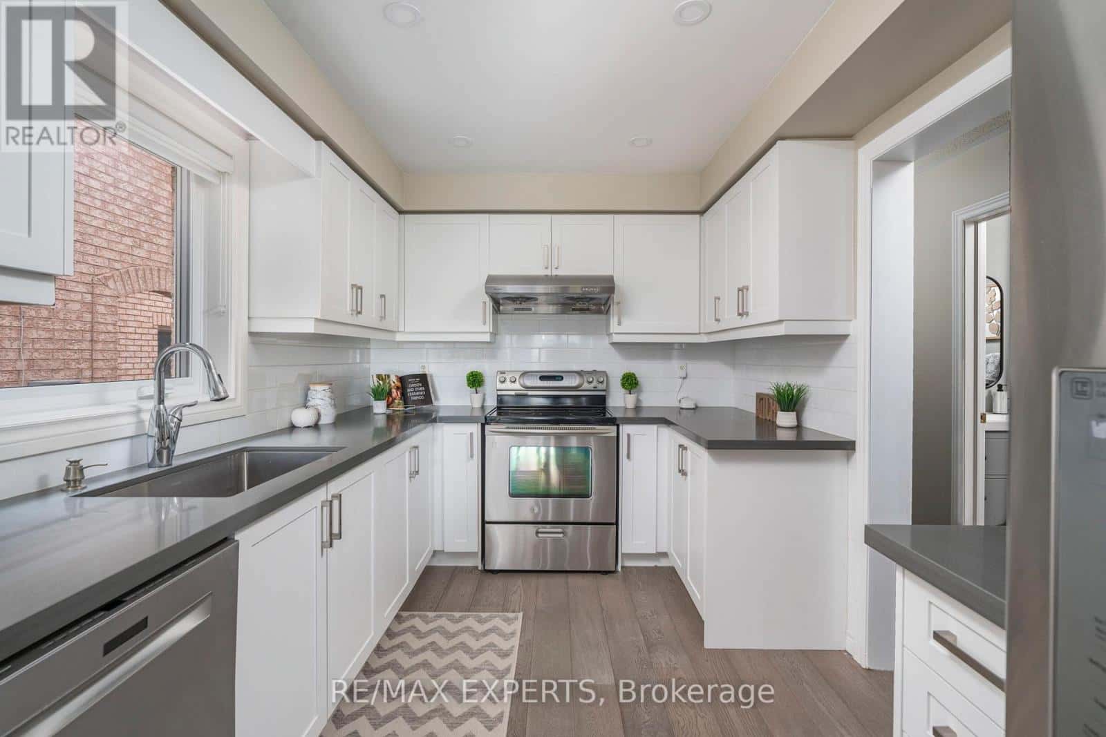 157 PRIMEAU DRIVE — Aurora (Aurora Grove), Ontario - Photo 4 of 29