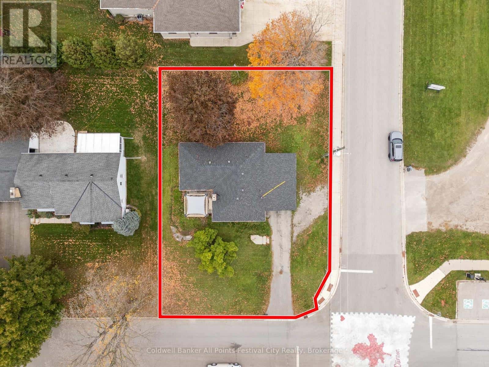 69 WHITEHEAD STREET — Central Huron (Clinton), Ontario - Photo 4 of 43