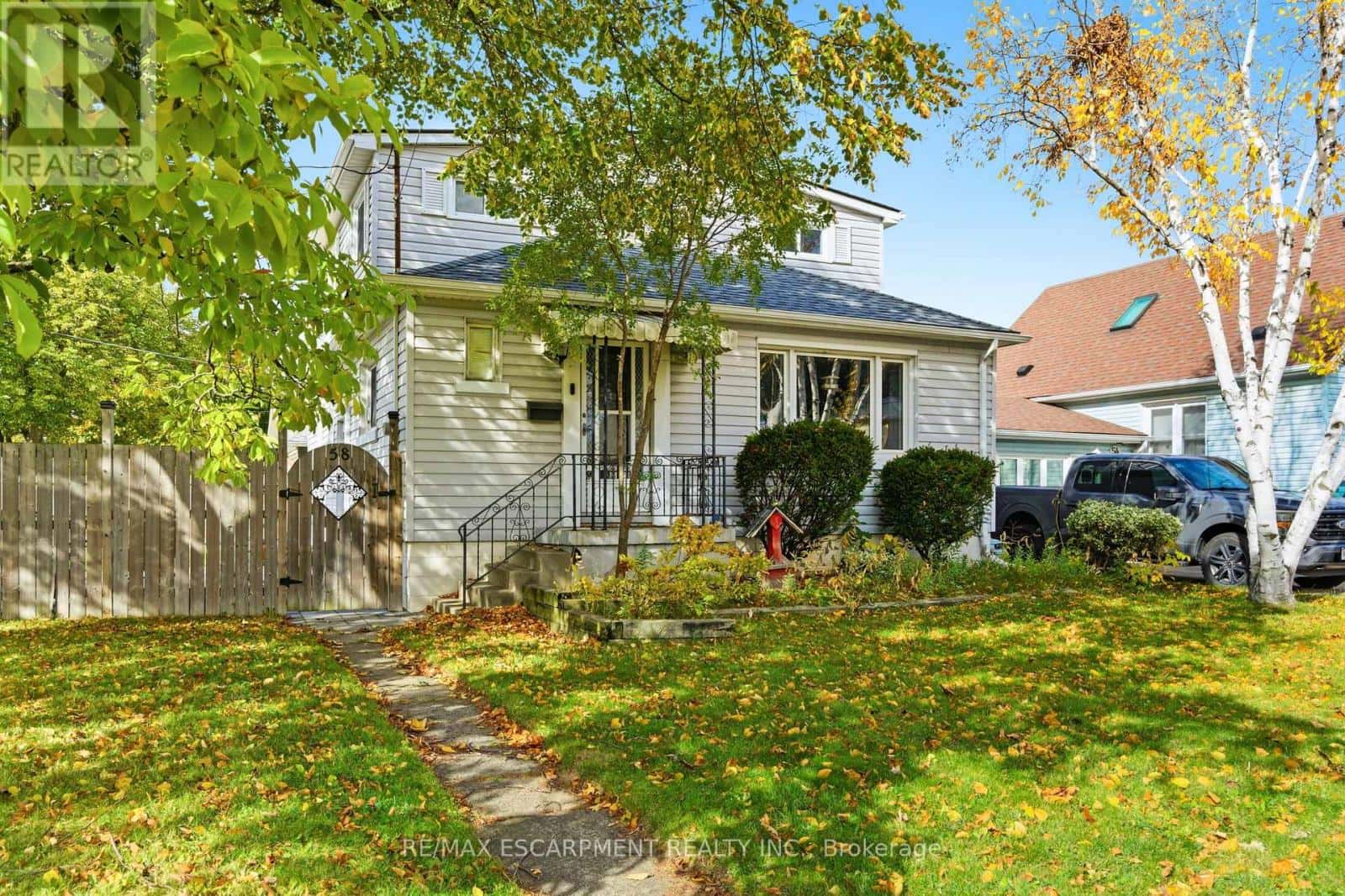 58 SEVEN OAKS DRIVE — Hamilton (Hill Park), Ontario - Photo 2 of 36