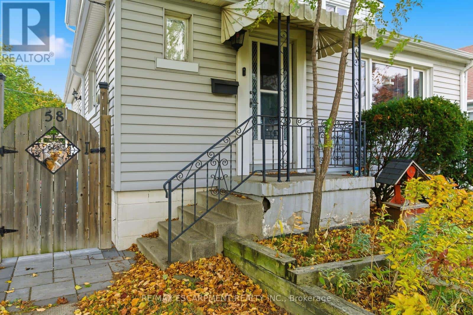 58 SEVEN OAKS DRIVE — Hamilton (Hill Park), Ontario - Photo 3 of 36