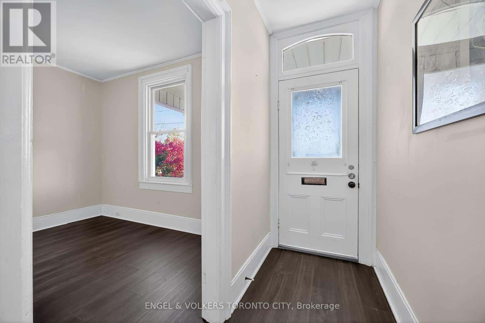 52 PARKSIDE DRIVE — Barrie (Queen's Park), Ontario - Photo 3 of 44