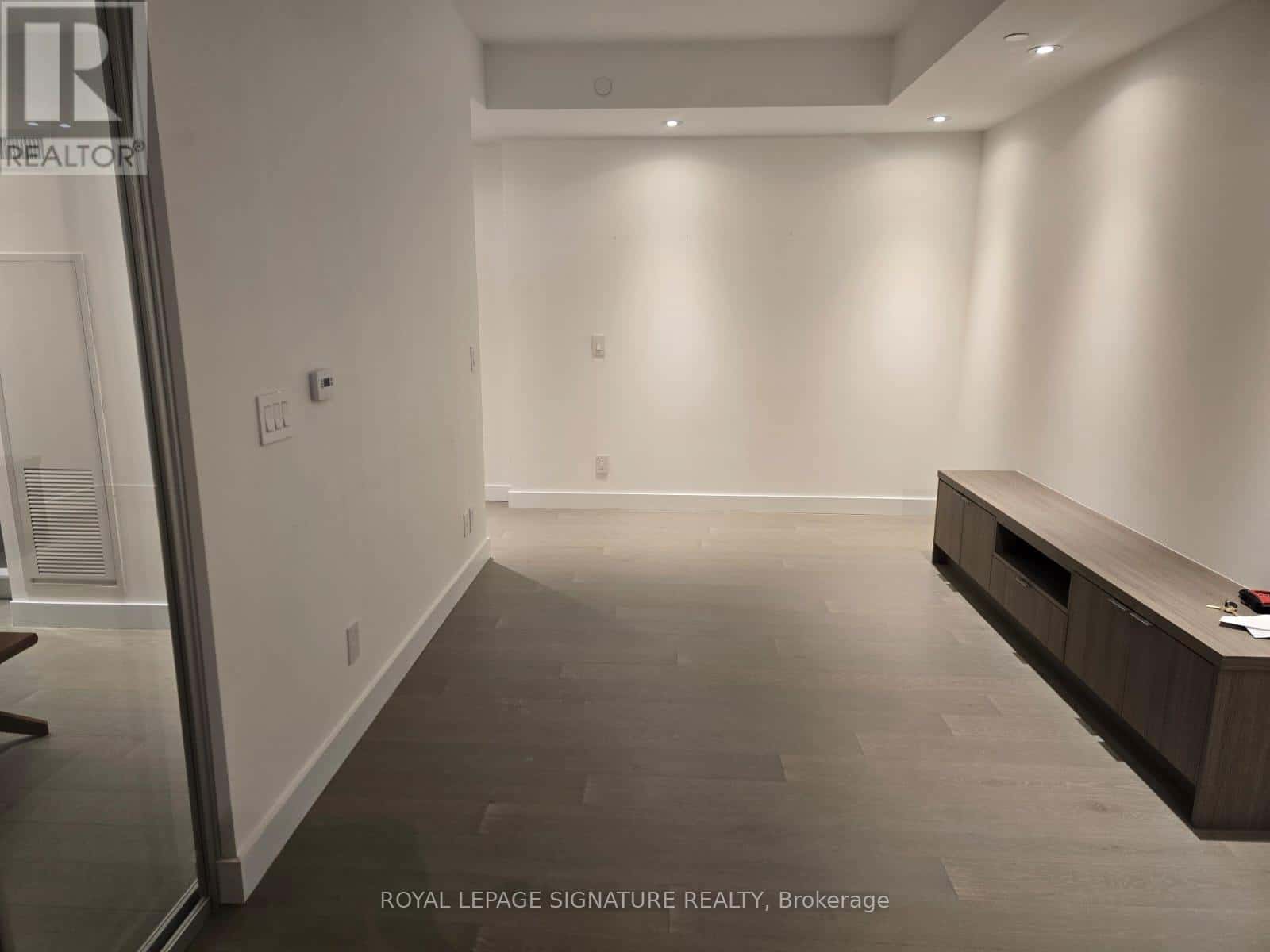 401 - 160 KINGSWAY CRESCENT — Toronto (Kingsway South), Ontario - Photo 4 of 10