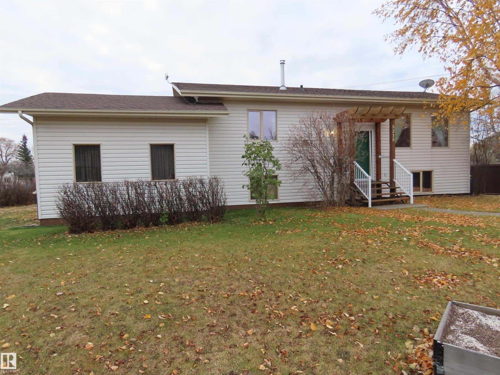 5215 49 AV — Onoway, Alberta - Photo 5 of 34