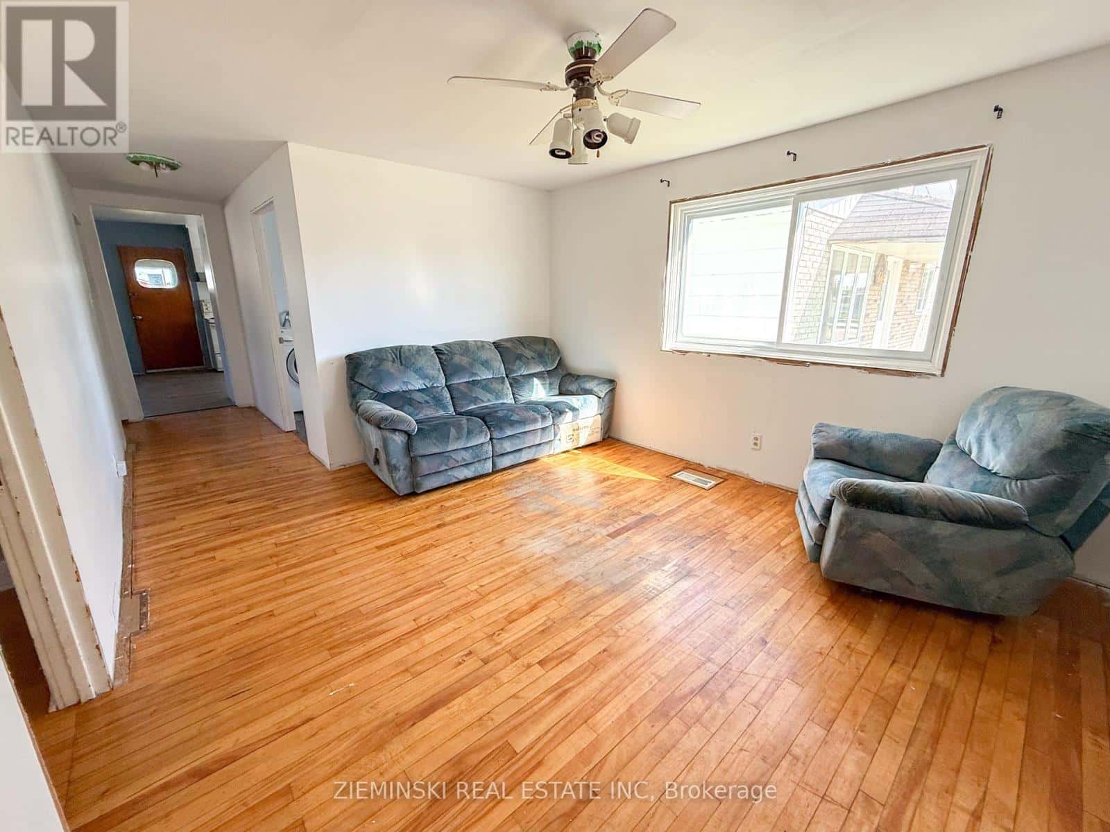 460 ZEALAND AVENUE — Iroquois Falls, Ontario - Photo 4 of 27