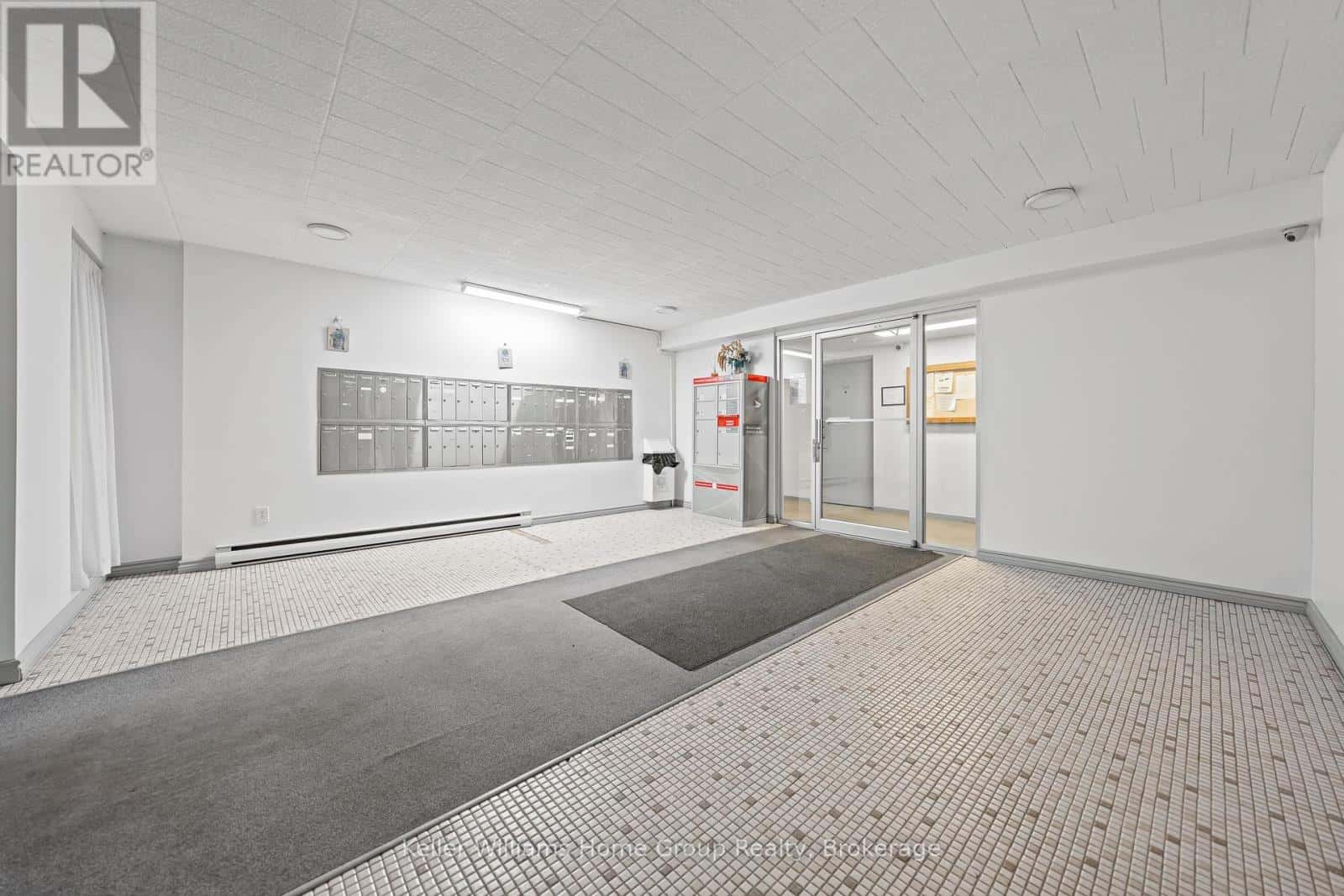 408 - 91 CONROY CRESCENT — Guelph (Dovercliffe Park/Old University), Ontario - Photo 5 of 38