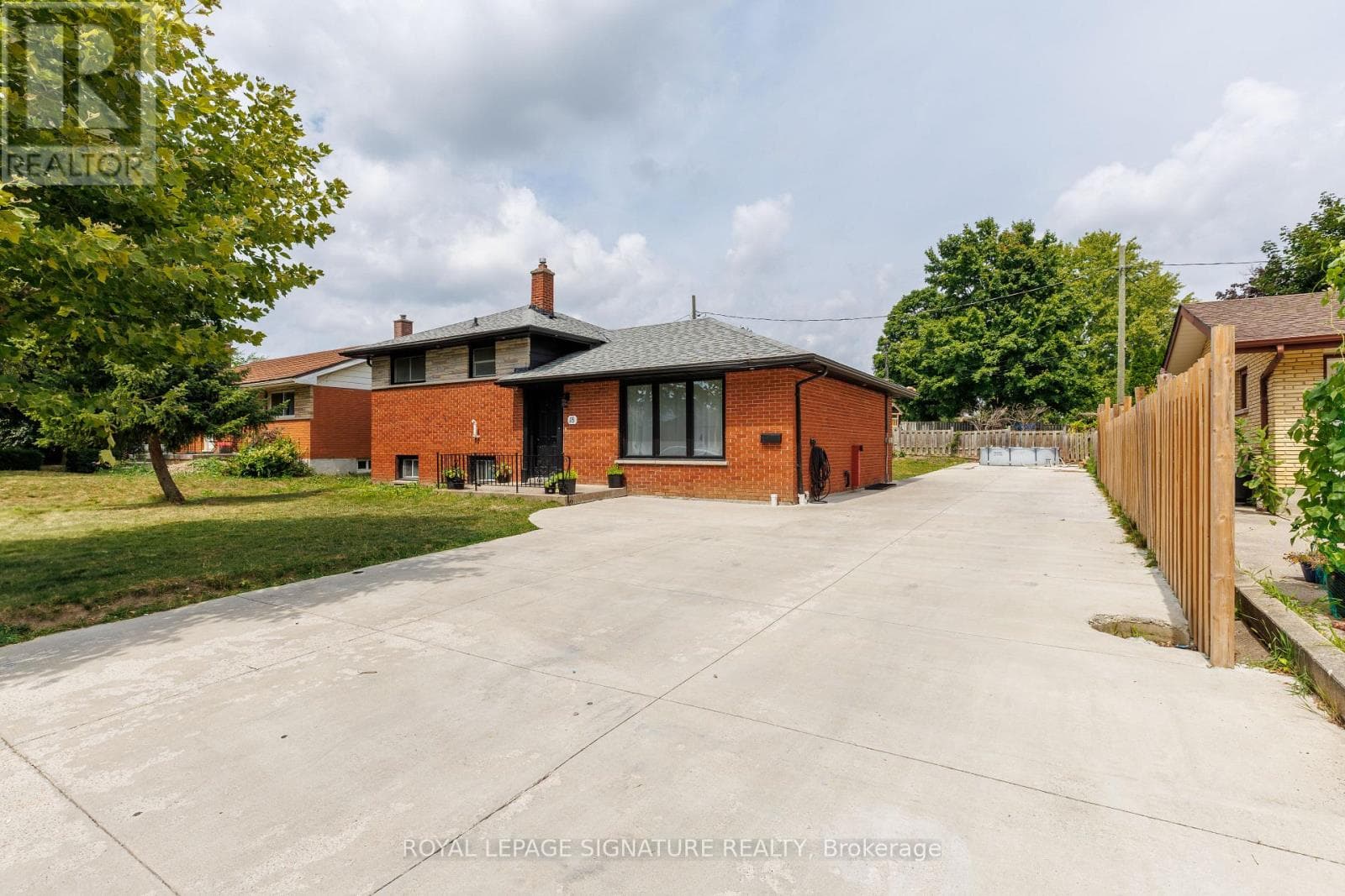 18 SILVERDALE CRESCENT — London South (South T), Ontario - Main photo