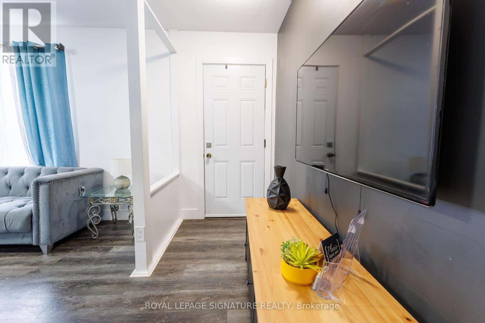 18 SILVERDALE CRESCENT — London South (South T), Ontario - Photo 4 of 34