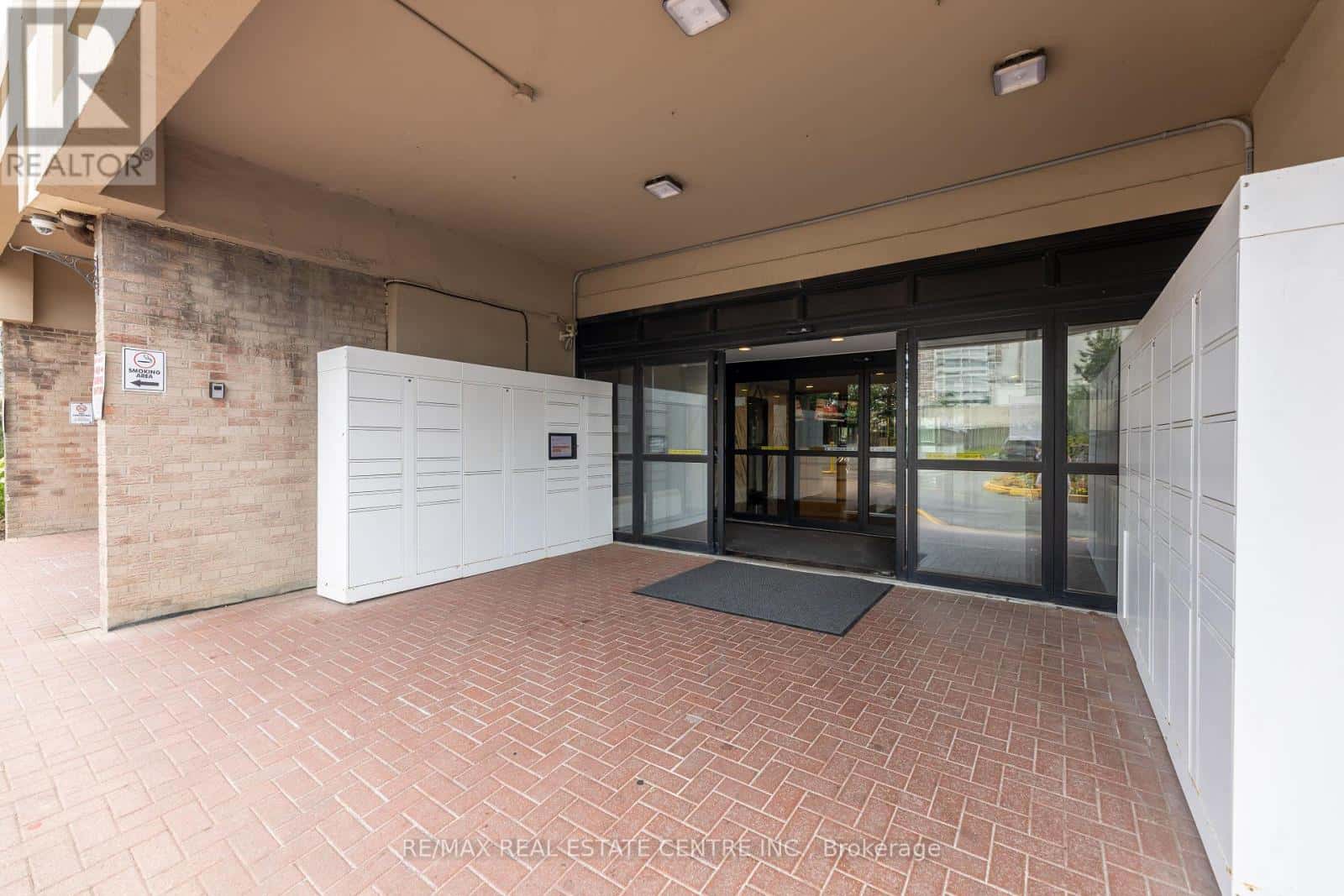 1009 - 3390 WESTON ROAD — Toronto (Humbermede), Ontario - Photo 2 of 35