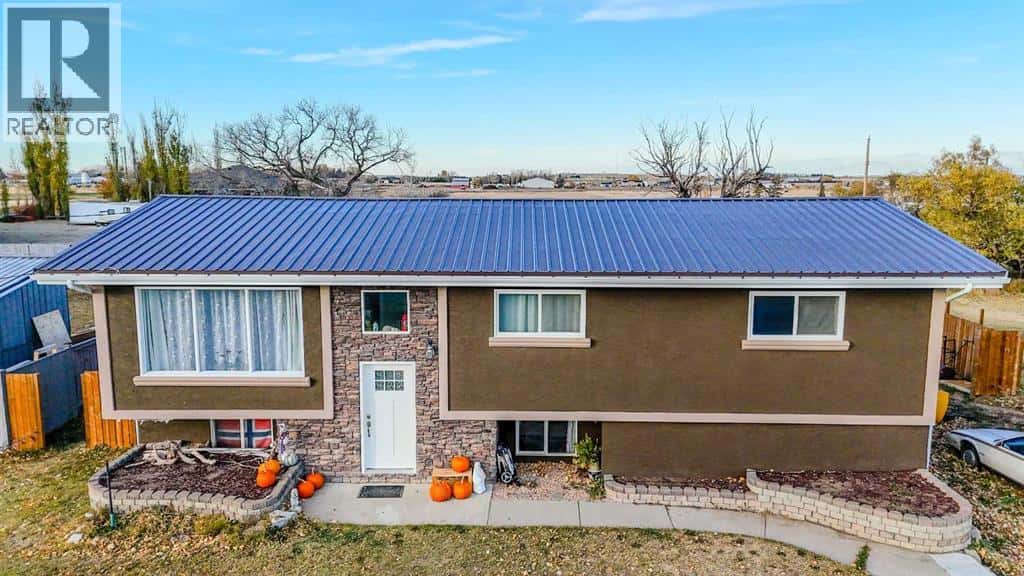 361 W 300 N — Raymond, Alberta - Photo 2 of 42