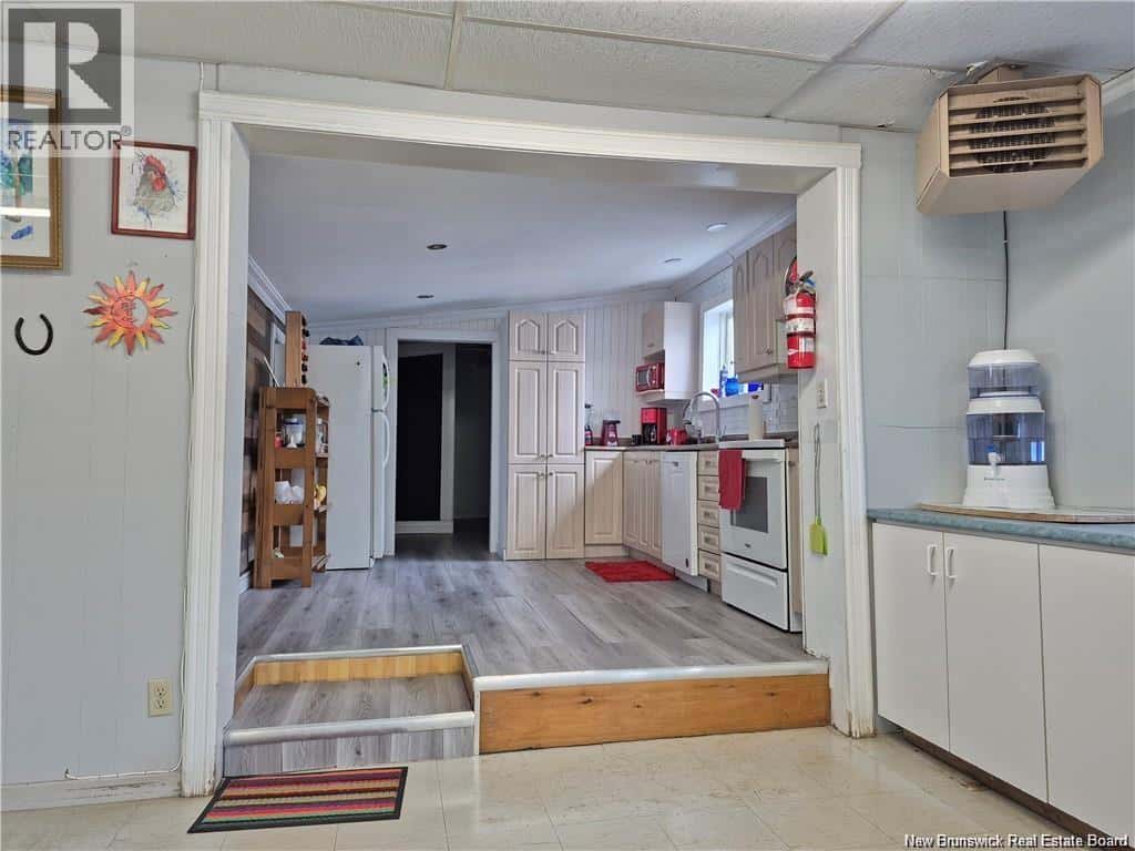 563 Rue Principale — Pointe-Verte, New Brunswick - Photo 5 of 22