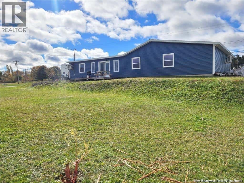 563 Rue Principale — Pointe-Verte, New Brunswick - Photo 2 of 22