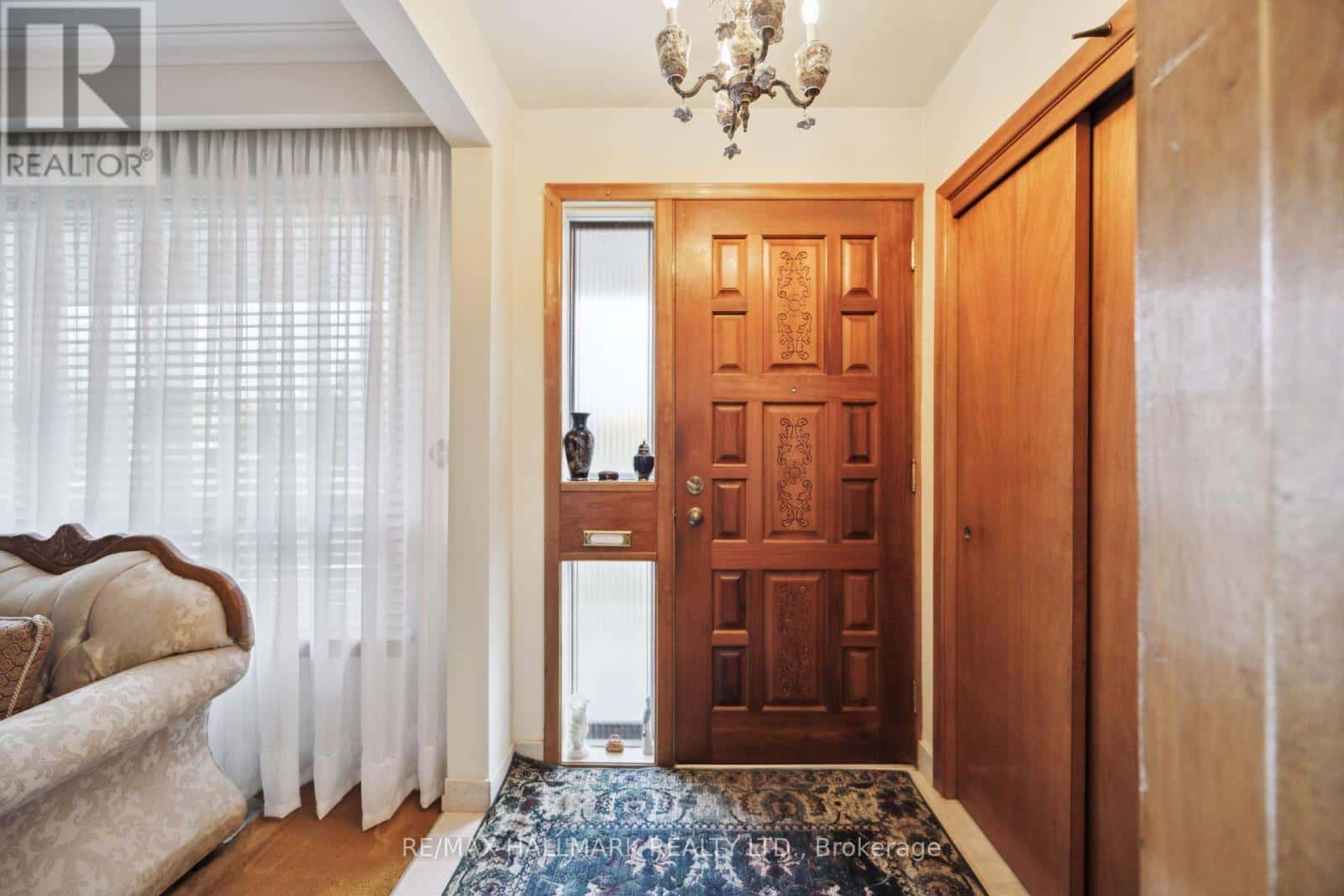 23 LOCKINGTON COURT — Toronto (Humbermede), Ontario - Photo 2 of 28