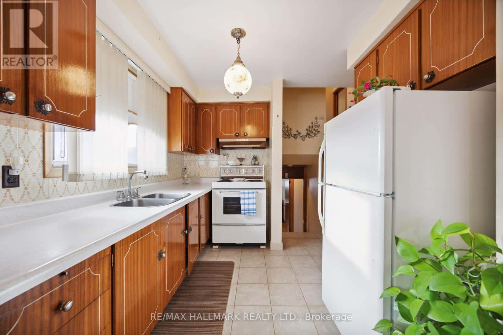 23 LOCKINGTON COURT — Toronto (Humbermede), Ontario - Photo 5 of 28