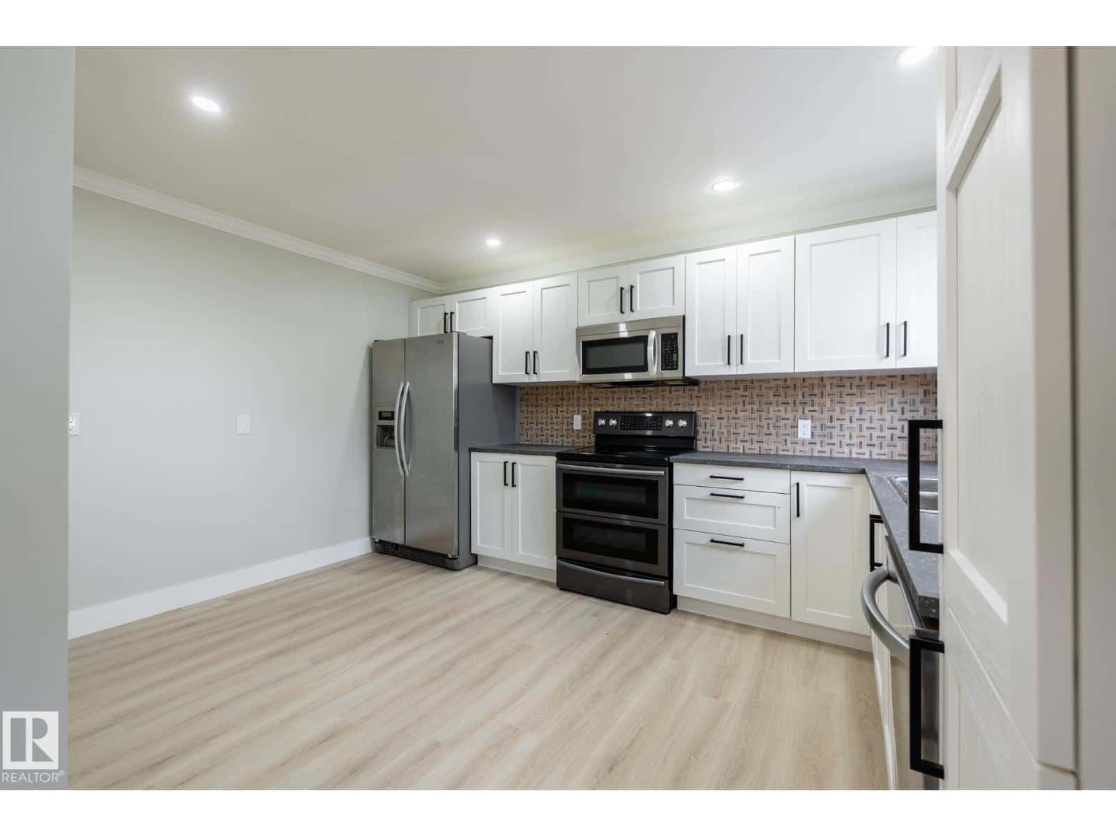 71 BIRCH DR — Gibbons, Alberta - Photo 4 of 59