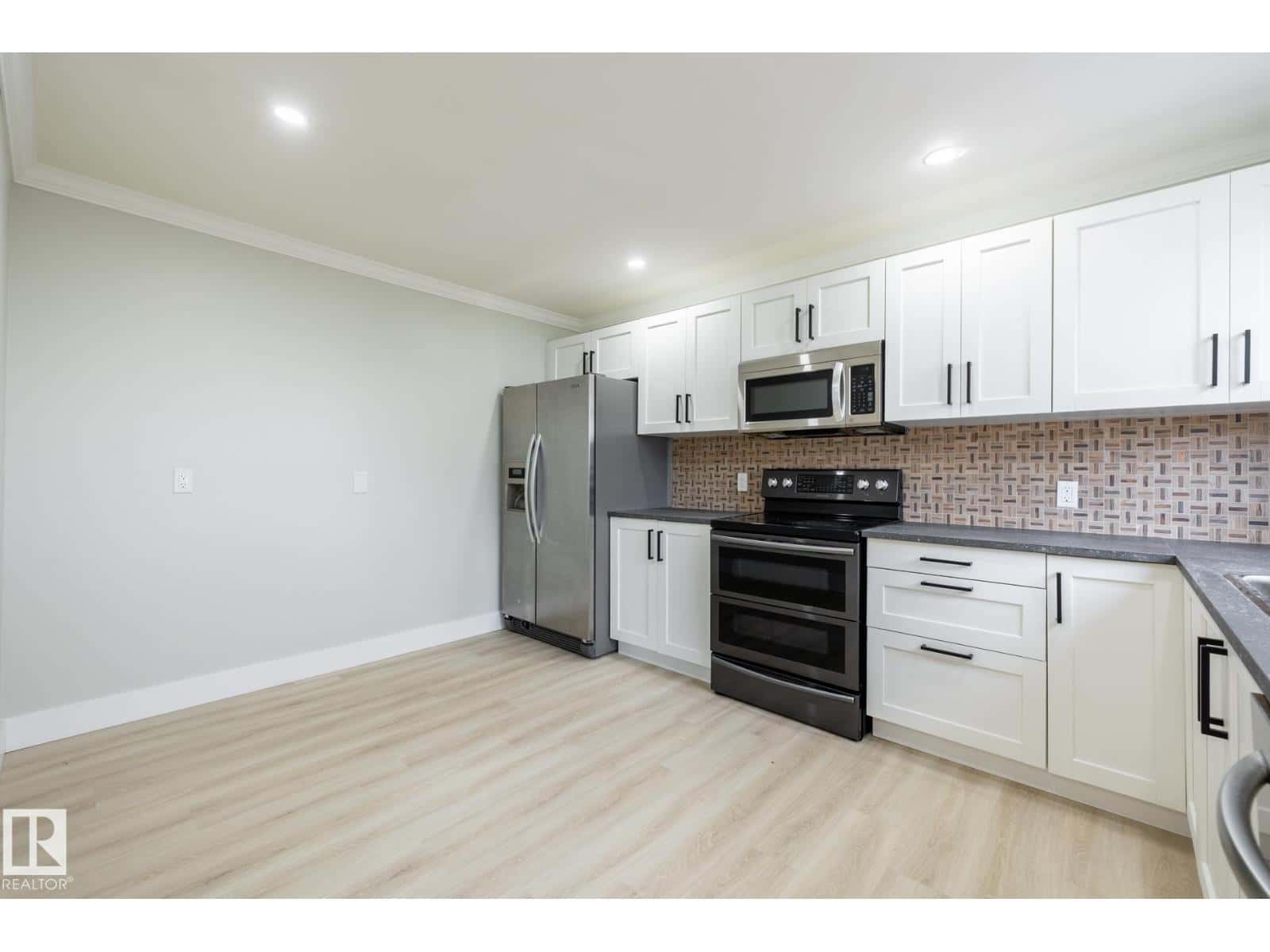 71 BIRCH DR — Gibbons, Alberta - Photo 5 of 59