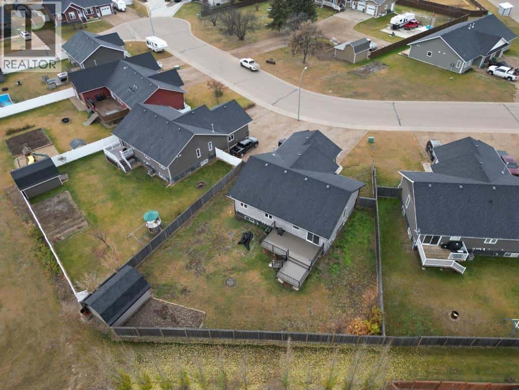 9513 108B Street — La Crete, Alberta - Photo 3 of 42