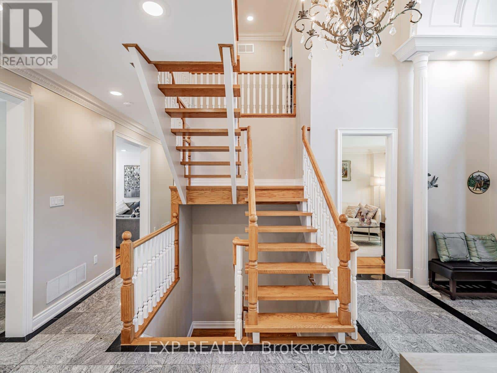 13 BOURDON AVENUE — Toronto (Rustic), Ontario - Photo 4 of 45