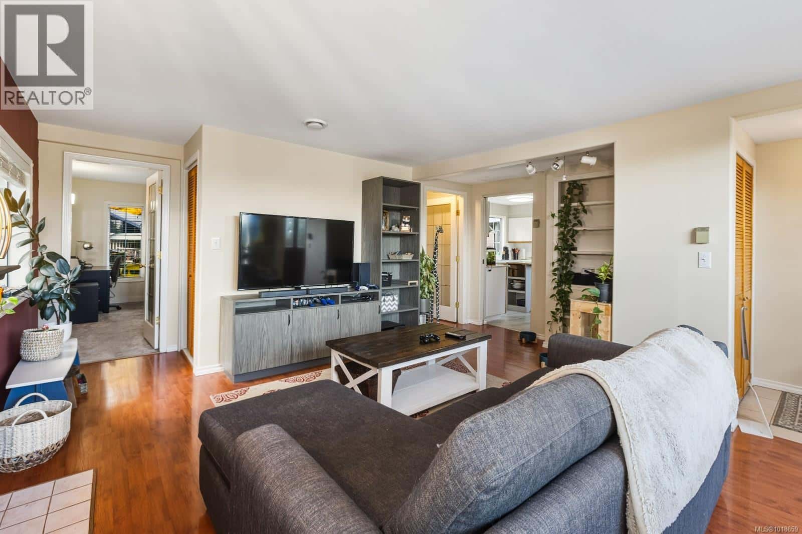 2514 Lodgepole Rd — Mill Bay, British Columbia - Photo 5 of 44