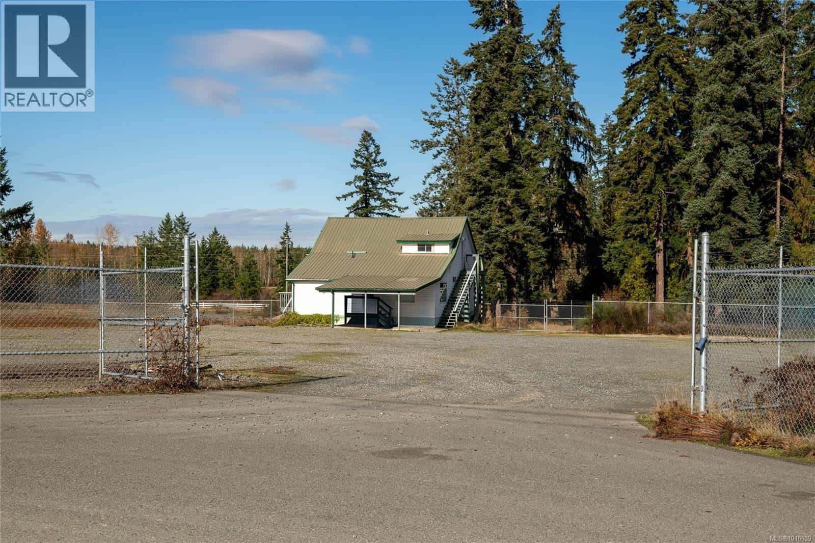 979 Shearme Rd — Coombs, British Columbia - Photo 4 of 9