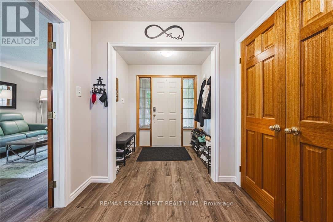 185 COMFORT COURT — Hamilton (Allison), Ontario - Photo 4 of 42