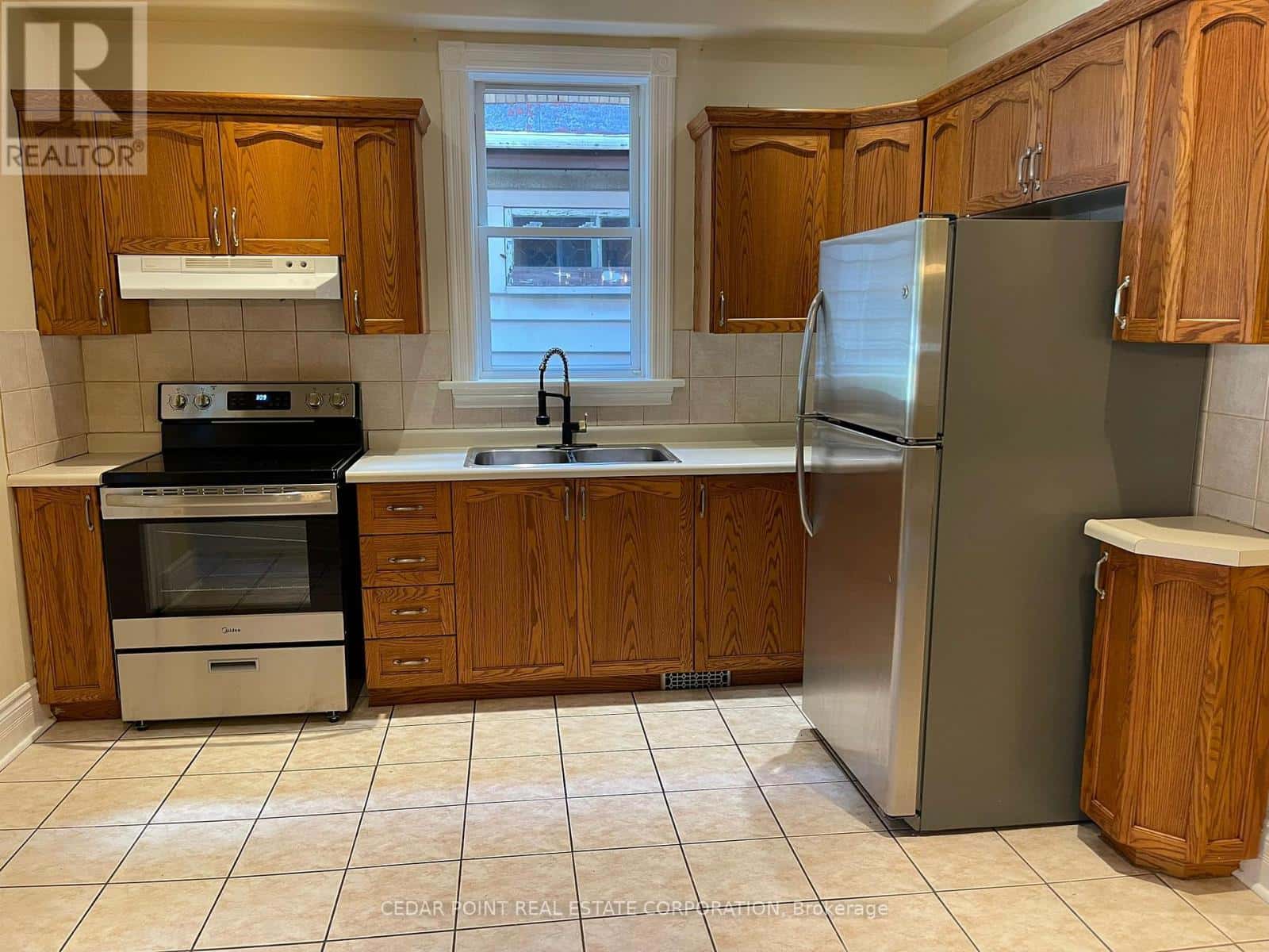 2 - 109 CARRICK AVENUE — Hamilton (Ainslie Wood), Ontario - Photo 3 of 8