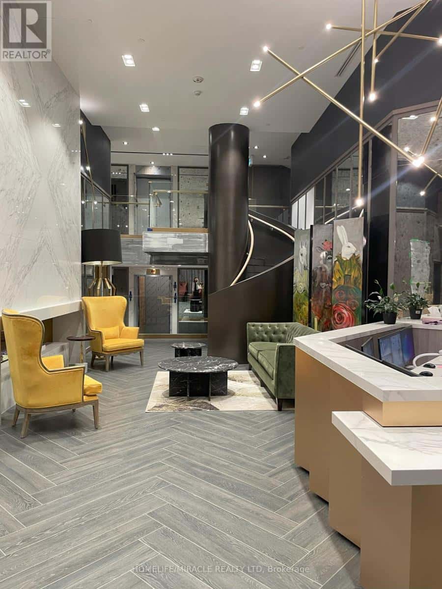 331 - 395 DUNDAS STREET W — Oakville (OA Rural Oakville), Ontario - Photo 5 of 26