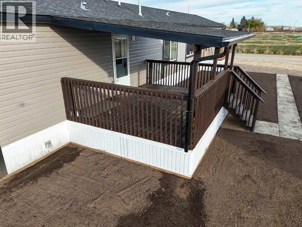 11002 105 Street — La Crete, Alberta - Photo 4 of 30