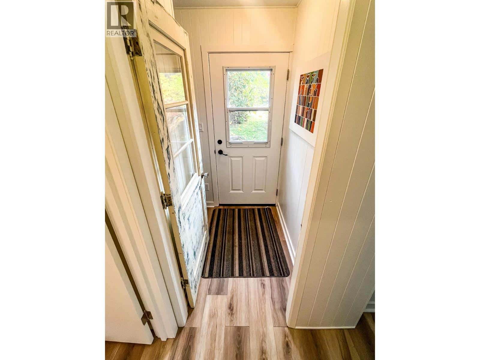 3273 Broadwater Road Street — Robson, British Columbia - Photo 5 of 50