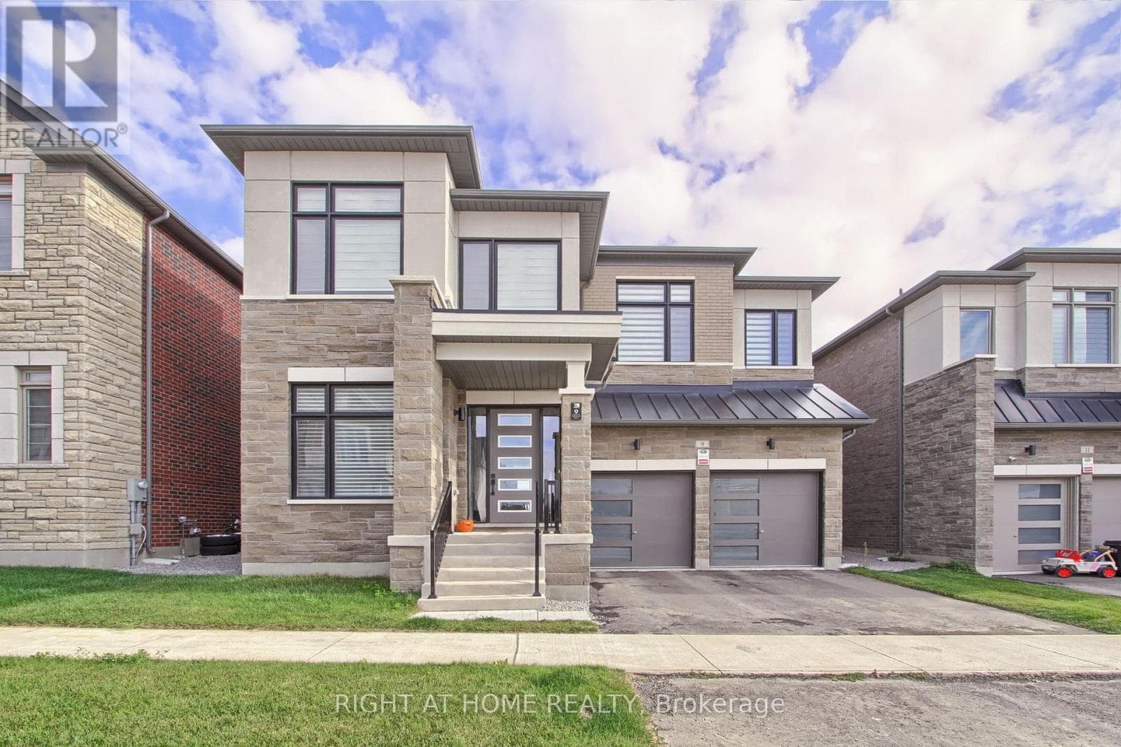 9 BACKHOUSE DRIVE — Richmond Hill, Ontario - Main photo