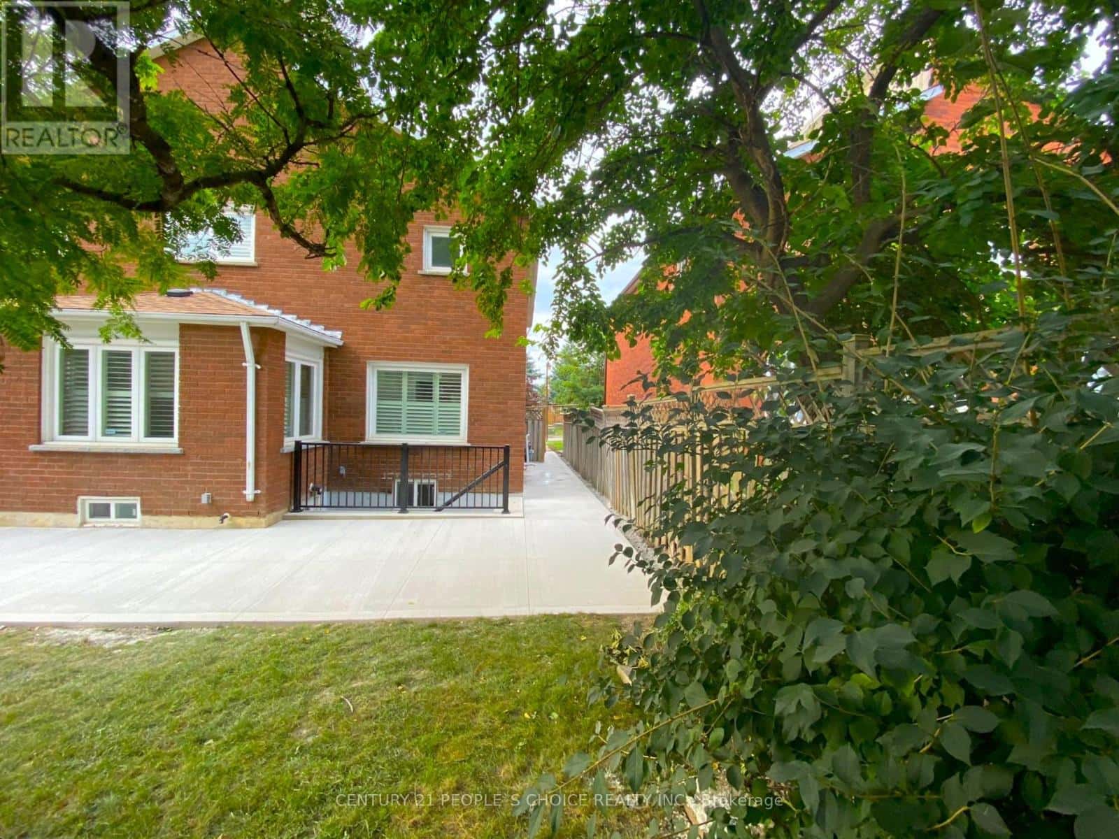 BSMT - 35 HEWLETT CRESCENT — Markham (Markville), Ontario - Photo 2 of 21