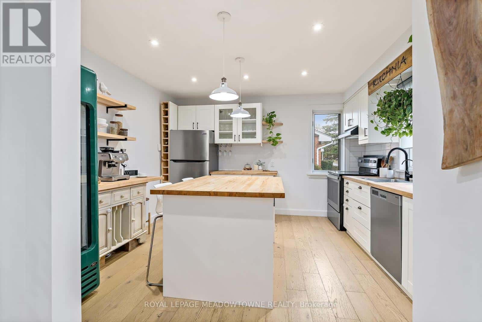 113 ELIZABETH DRIVE — Halton Hills (AC Acton), Ontario - Photo 4 of 36