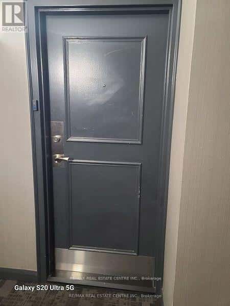 407 - 8 LISA STREET — Brampton (Queen Street Corridor), Ontario - Photo 2 of 21