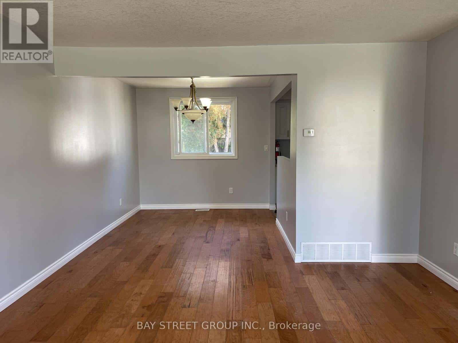 172 DARLINGTON DRIVE — Hamilton (Gilbert), Ontario - Photo 2 of 15