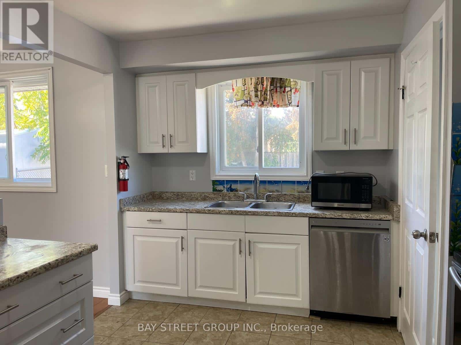 172 DARLINGTON DRIVE — Hamilton (Gilbert), Ontario - Photo 4 of 15