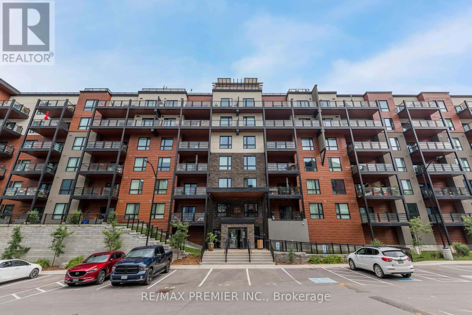 513 - 302 ESSA ROAD — Barrie (0 West), Ontario - Photo 2 of 26