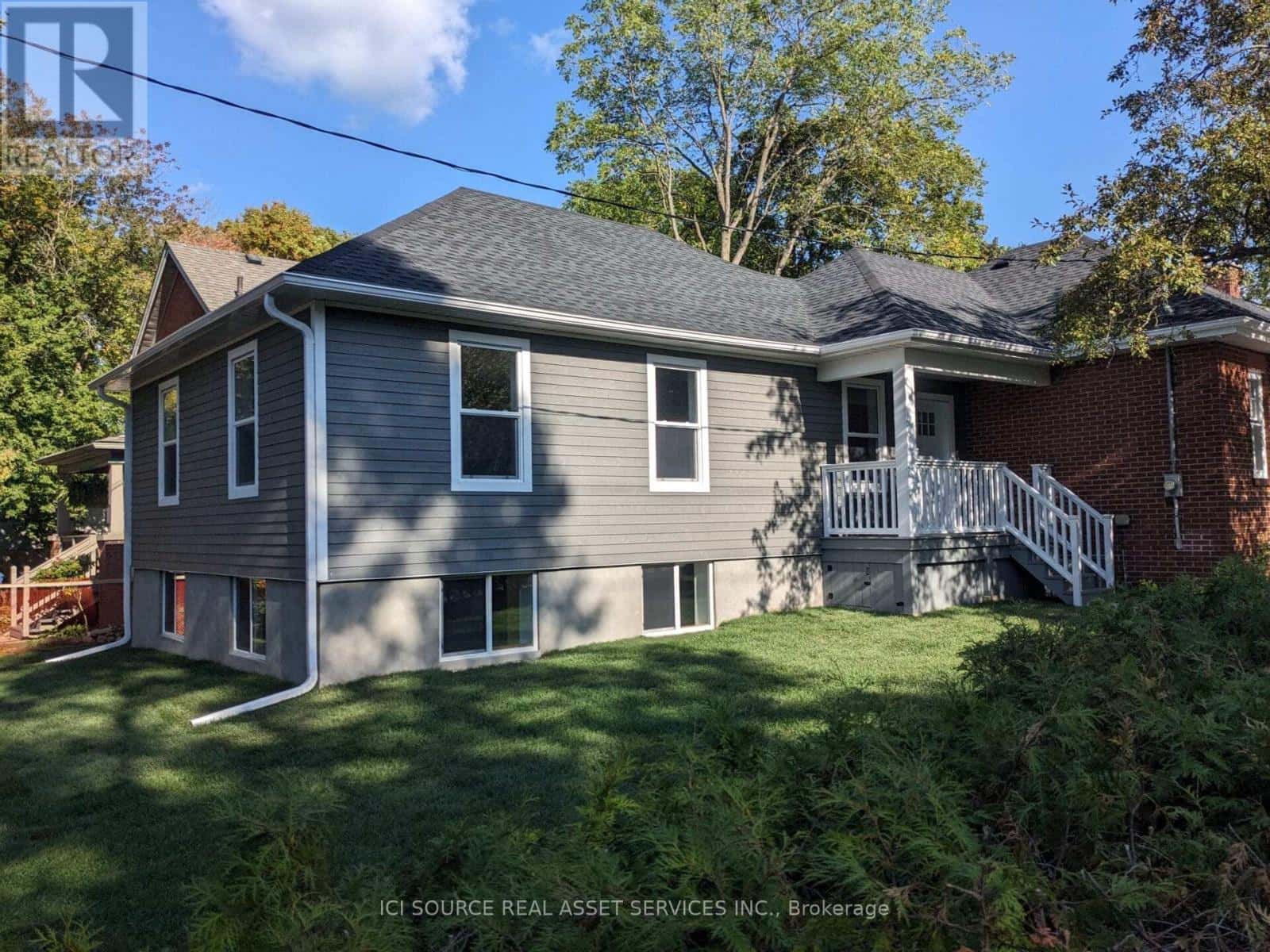 58 MARTIN AVENUE — Guelph (Dovercliffe Park/Old University), Ontario - Photo 2 of 40