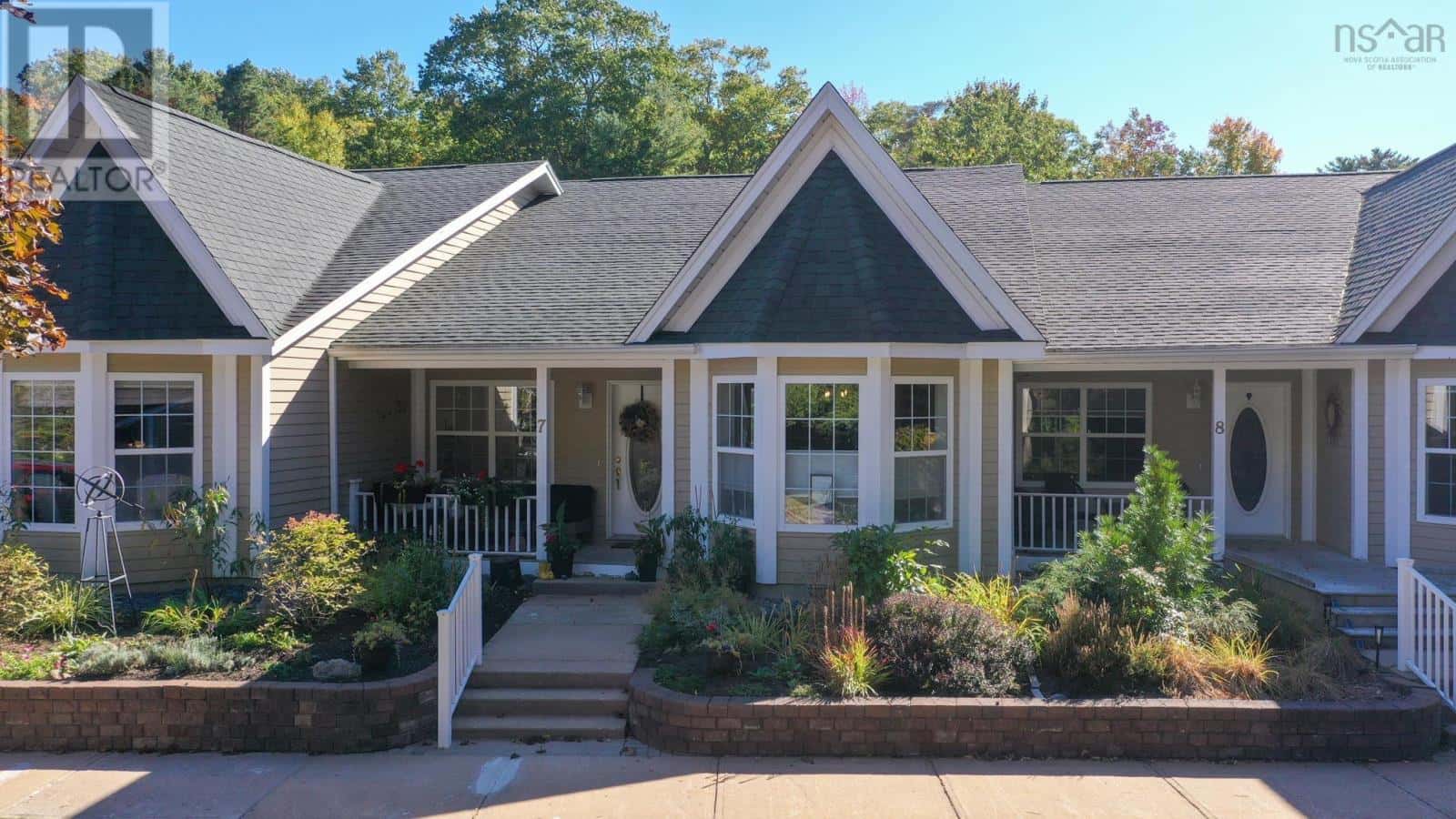 7 36 Fauxburg Road — Mahone Bay, Nova Scotia - Photo 2 of 47