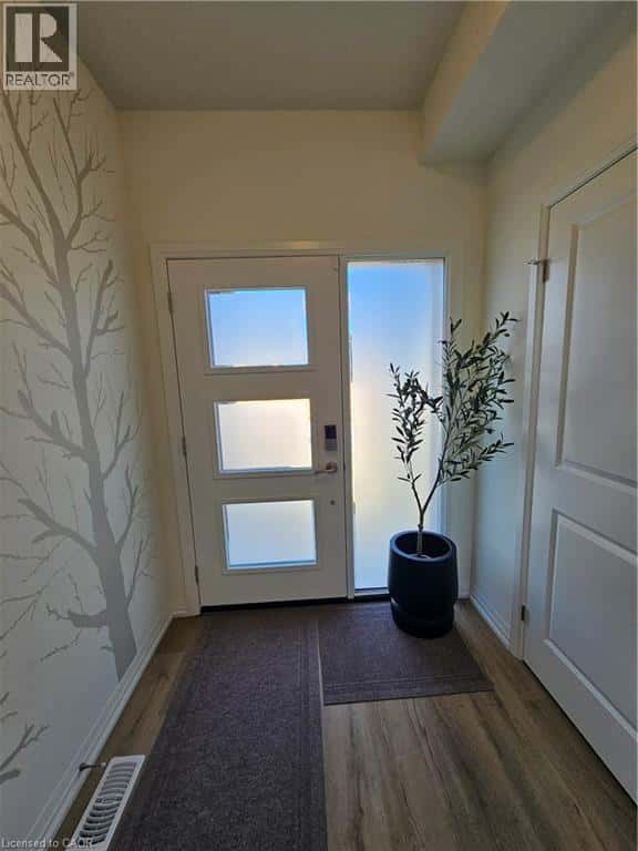 82 ACACIA Road — Fonthill, Ontario - Photo 5 of 30