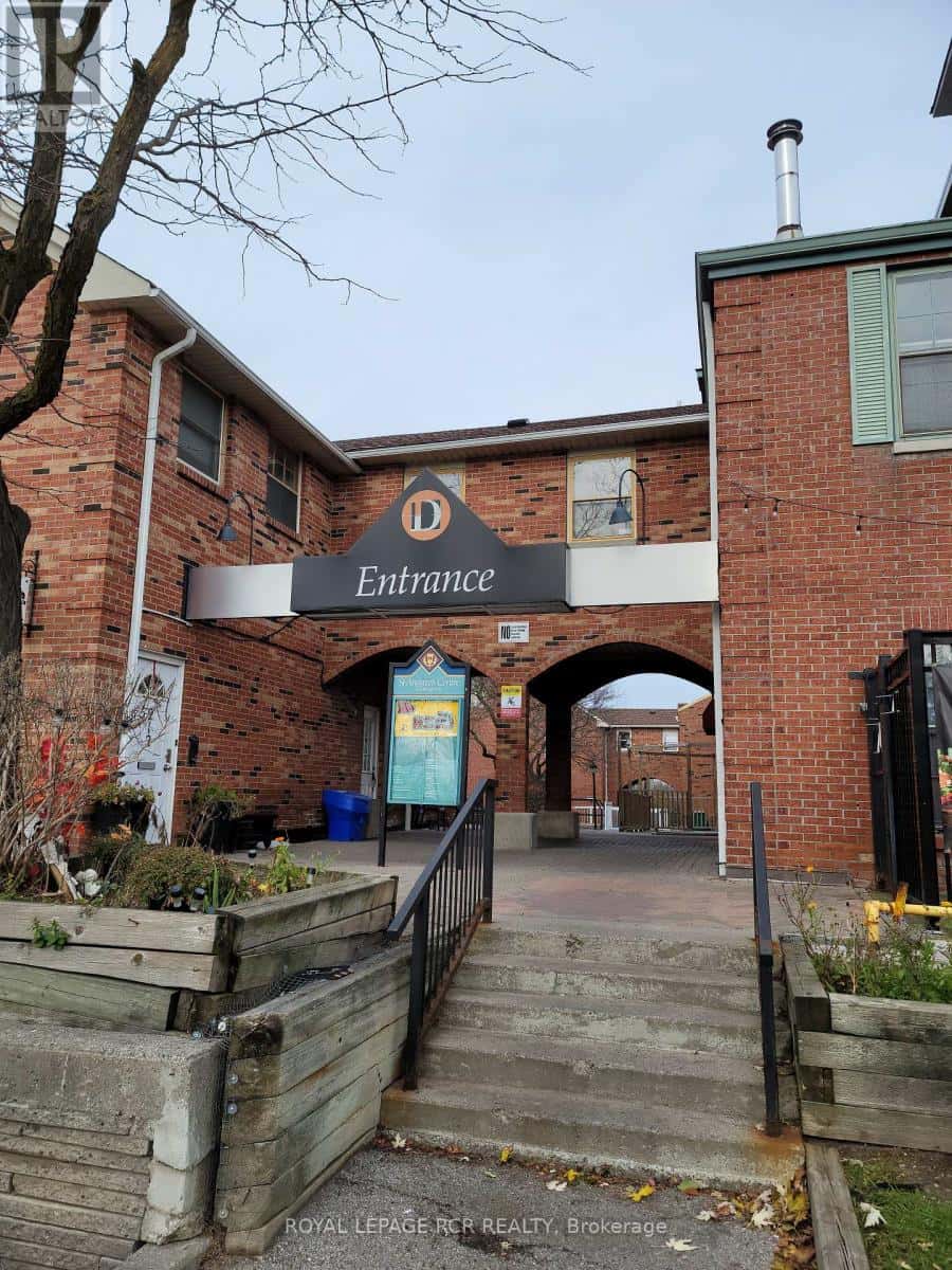 206 - 2 ORCHARD HEIGHTS BOULEVARD — Aurora (Hills of St Andrew), Ontario - Photo 2 of 22