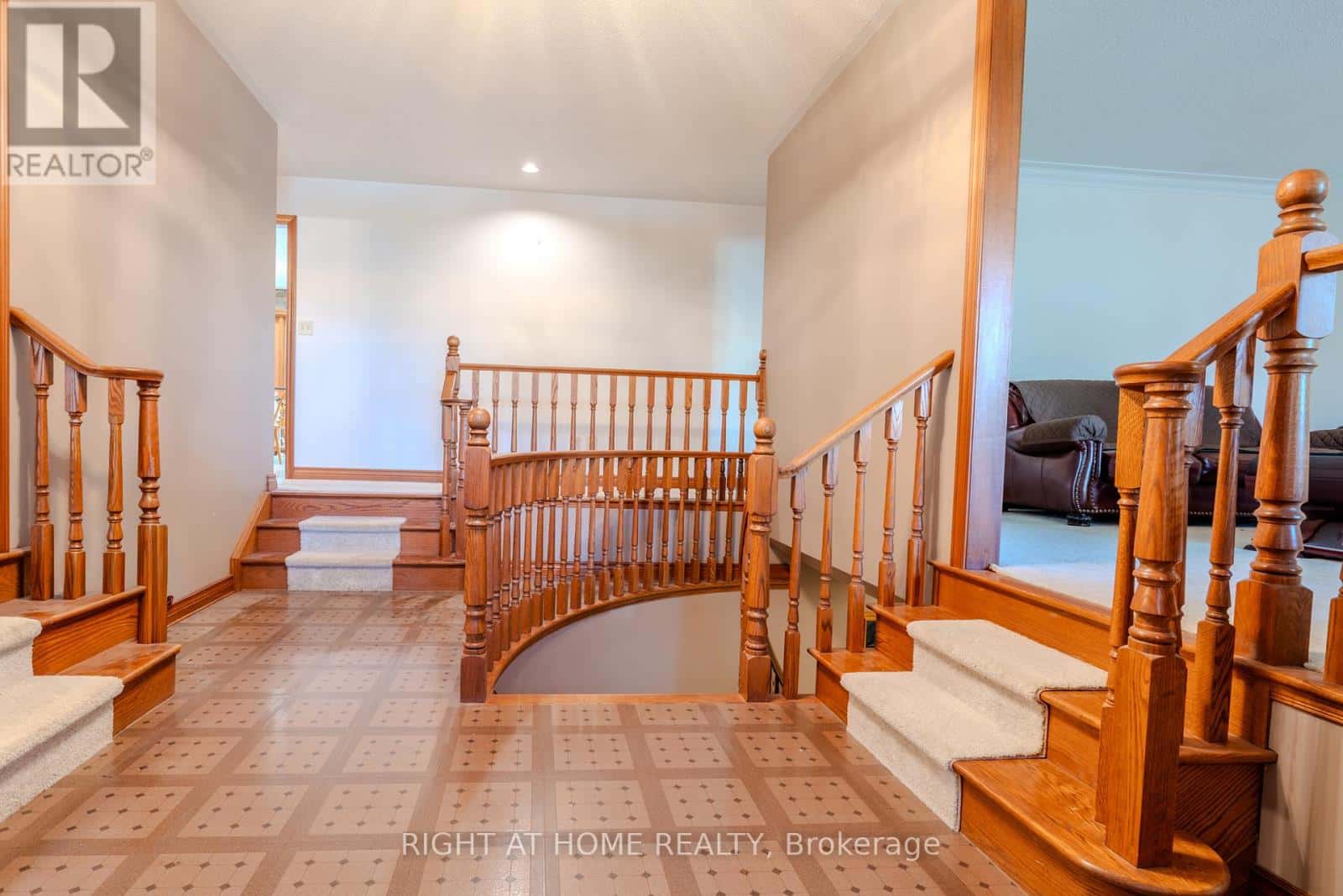 425 GOLF CLUB ROAD — Hamilton (Hannon), Ontario - Photo 4 of 47