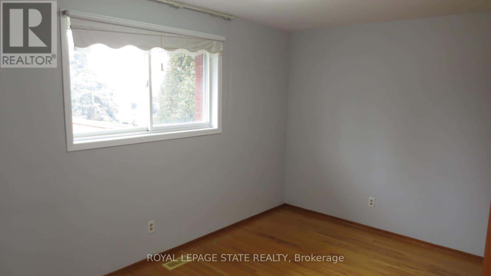 UPPER - 22 CATALINA DRIVE — Hamilton (Greenford), Ontario - Photo 3 of 10