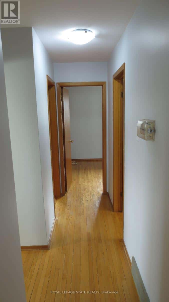 UPPER - 22 CATALINA DRIVE — Hamilton (Greenford), Ontario - Photo 4 of 10