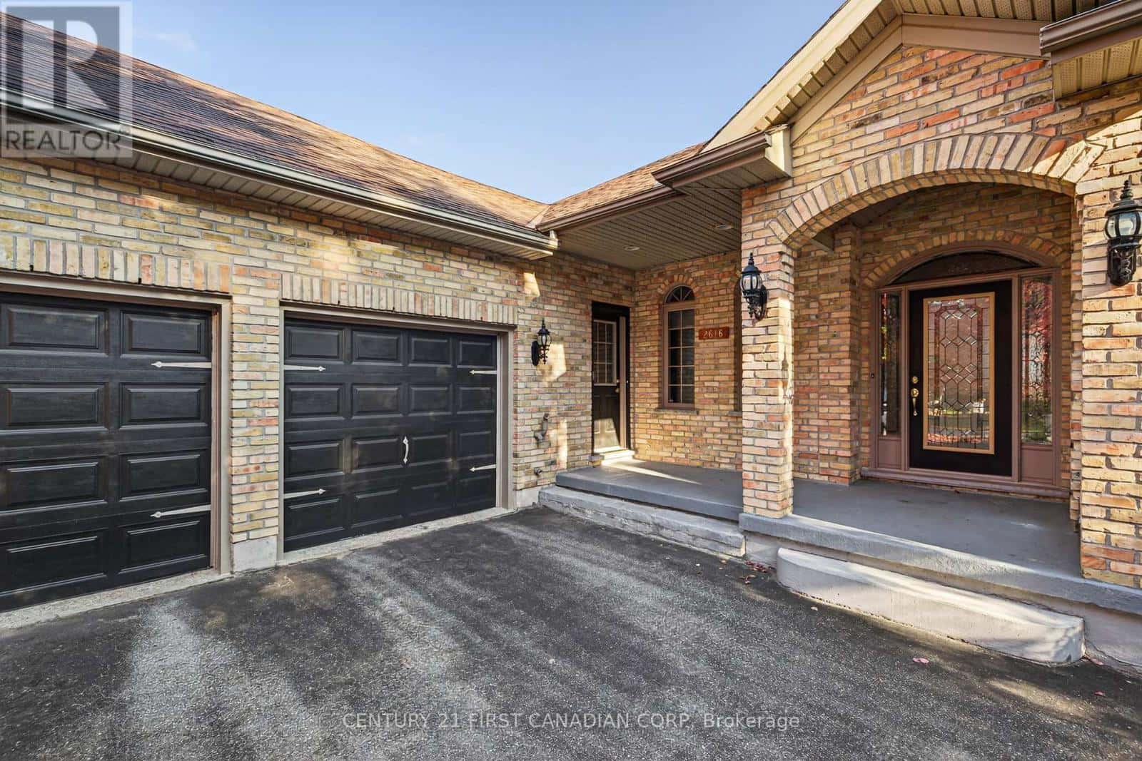 2616 EMERSON STREET — Strathroy-Caradoc (Mount Brydges), Ontario - Photo 2 of 50